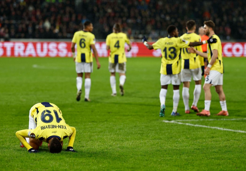 穆古鲁扎重返赛场，战术调整首场状态出色，澳大利亚队观众沸腾！