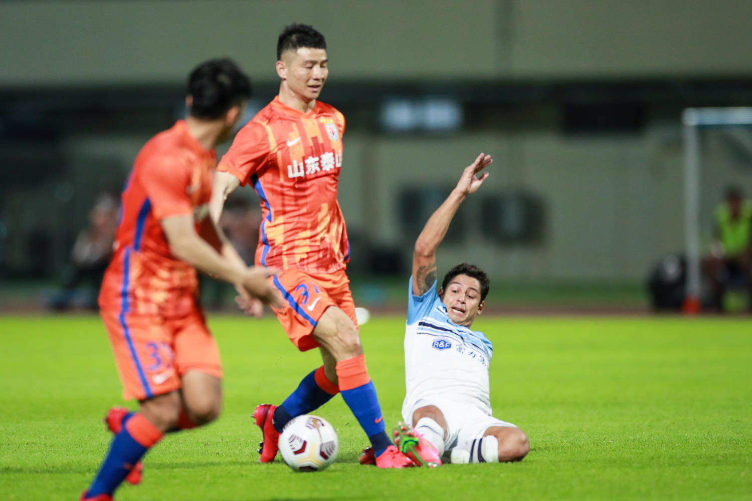 穆古鲁扎重返赛场，战术调整首场状态出色，澳大利亚队观众沸腾！